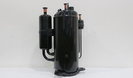 Why is the twin-rotor compressor more suitable for parking air conditioning?