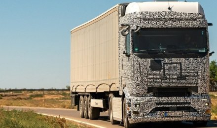 Revolutionizing Idle Vehicle Comfort: Dual-Condenser & Twin-Rotor Compressor Integration with R410A for 2X Cooling Efficiency